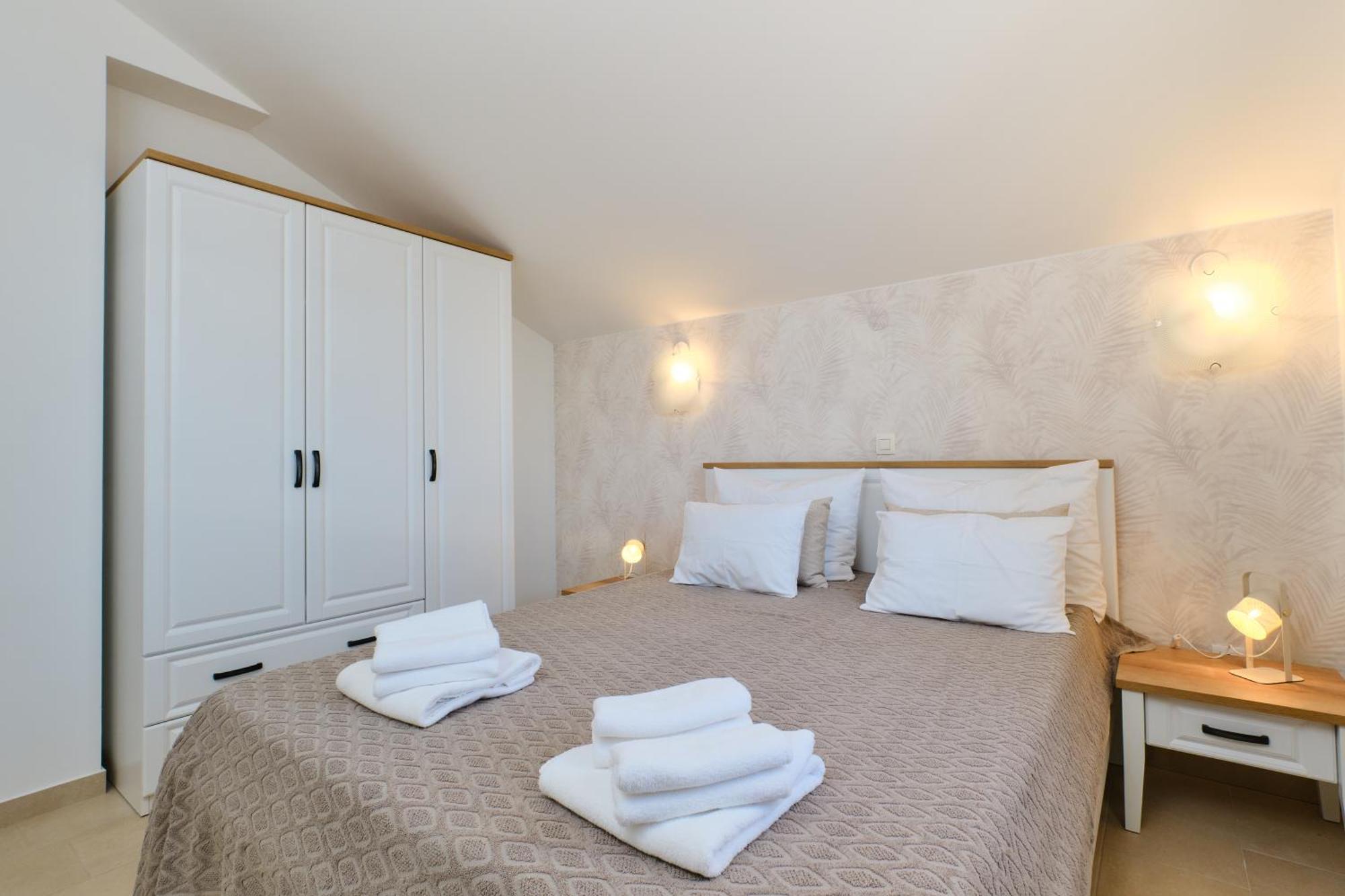 Apartments Divna Mali Losinj Exterior photo